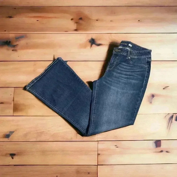 🍁 Maurice’s Dark Wash Flare Jeans - Picture 1 of 5
